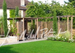 Jardin avec abri en bois