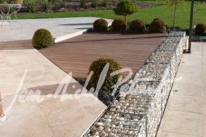 Terrasse avec mur en gabions