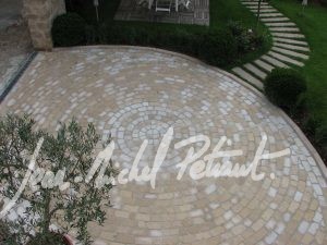 Aménagement paysager avec des pavés